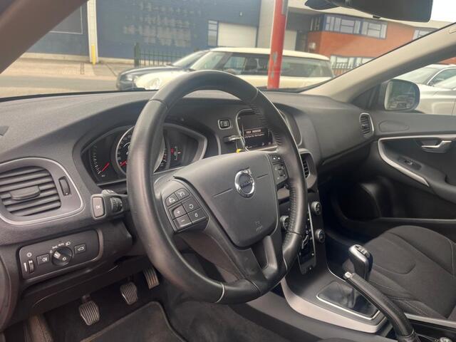 Volvo V40 2.0 T2 122PK LED koplampen/Navi/PDC Onderhoudshistorie