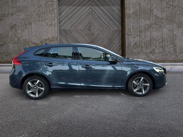 Volvo V40 2.0 D3 Momentum led, navi 150pk
