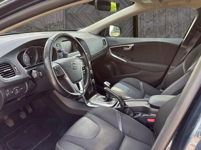 Volvo V40 2.0 D3 Momentum led, navi 150pk