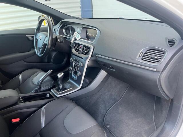 Volvo V40 2.0 T2 122PK PDC voor+achter/Winterpakket/Trekhaak