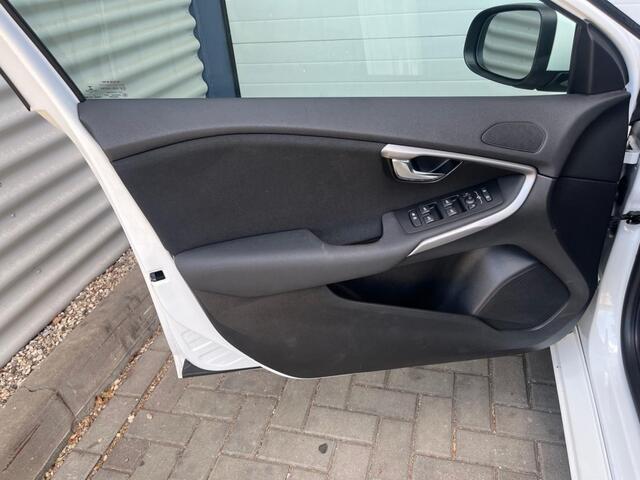 Volvo V40 2.0 T2 122PK PDC voor+achter/Winterpakket/Trekhaak