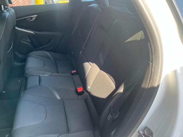 Volvo V40 2.0 T2 122PK PDC voor+achter/Winterpakket/Trekhaak