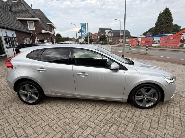Volvo V40 2.0 T2 Momentum
