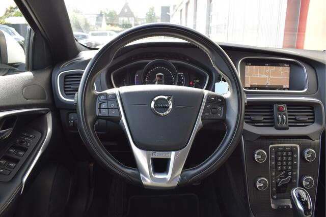 Volvo V40 1.5 T3 R-Design Cruise, Camera, Panorama, Stoelverwarming, Keyless entry, Harman/Kardon