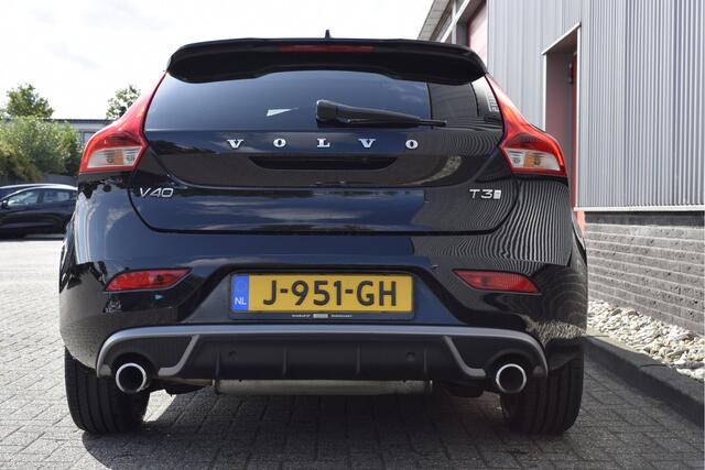 Volvo V40 1.5 T3 R-Design Cruise, Camera, Panorama, Stoelverwarming, Keyless entry, Harman/Kardon