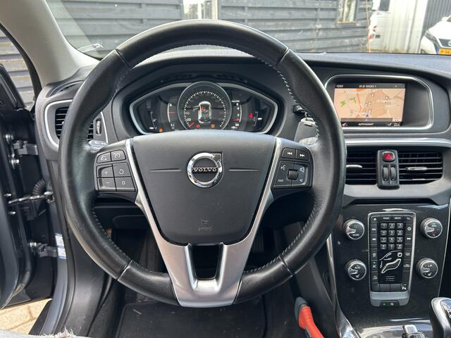 Volvo V40 2.0 T2 Nordic+ 50% deal 5.875,- ACTIE Trekhaak / LED / Stoel verwarming / Cruise / Navi