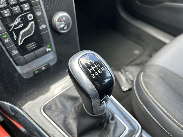 Volvo V40 2.0 T2 Nordic+ 50% deal 5.875,- ACTIE Trekhaak / LED / Stoel verwarming / Cruise / Navi