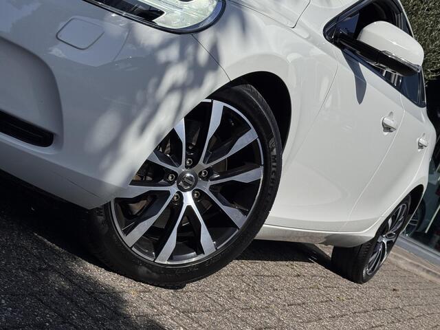Volvo V40 1.5 T3 Momentum Navigatie | Camera | Stoelverwarming