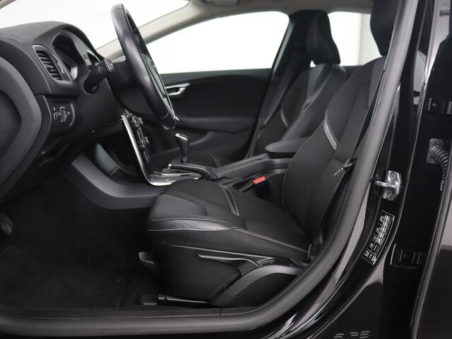 Volvo V40 2.0 T2 Momentum | Stoelverwarming | Full LED | Navigatie | Climate control | Parkeerhulp | Cruise control | Bluetooth