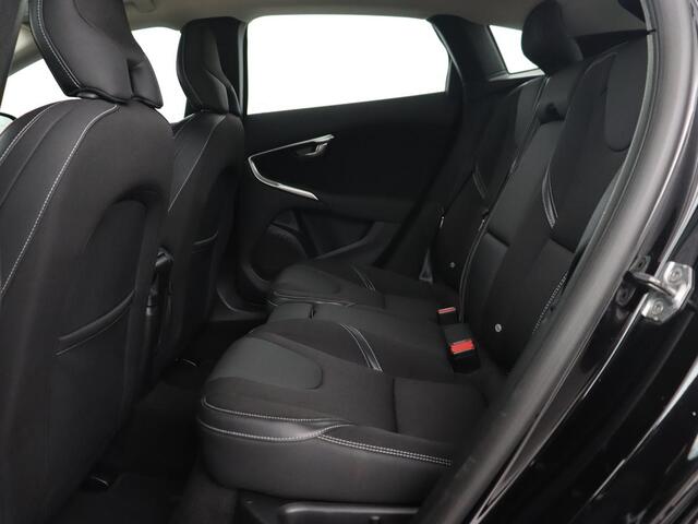 Volvo V40 2.0 T2 Momentum | Stoelverwarming | Full LED | Navigatie | Climate control | Parkeerhulp | Cruise control | Bluetooth