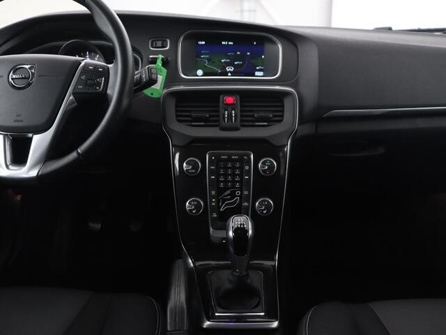 Volvo V40 2.0 T2 Momentum | Stoelverwarming | Full LED | Navigatie | Climate control | Parkeerhulp | Cruise control | Bluetooth