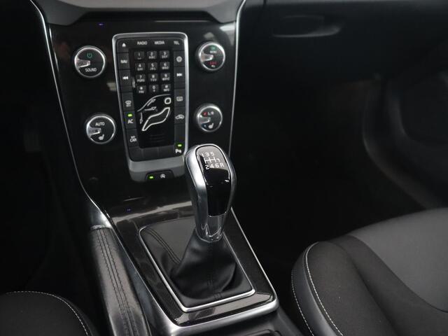 Volvo V40 2.0 T2 Momentum | Stoelverwarming | Full LED | Navigatie | Climate control | Parkeerhulp | Cruise control | Bluetooth