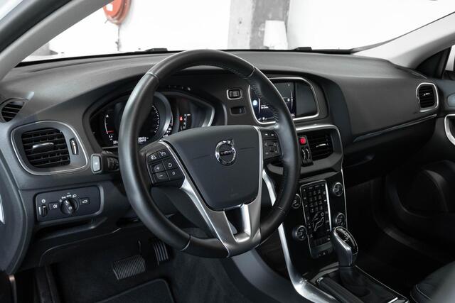 Volvo V40 T2 Automaat Polar+ | Parkeersensoren achter | Volvo on Call | Stoelverwarming | Dealeronderhouden | Navigatie | High perfomance audio | Climate control