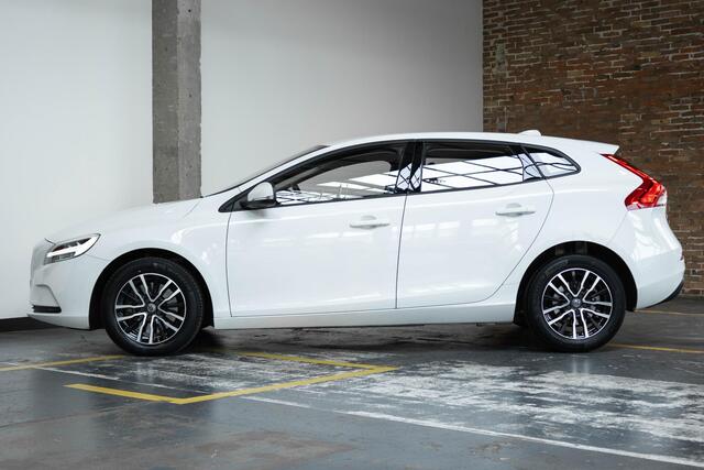 Volvo V40 T2 Automaat Polar+ | Parkeersensoren achter | Volvo on Call | Stoelverwarming | Dealeronderhouden | Navigatie | High perfomance audio | Climate control