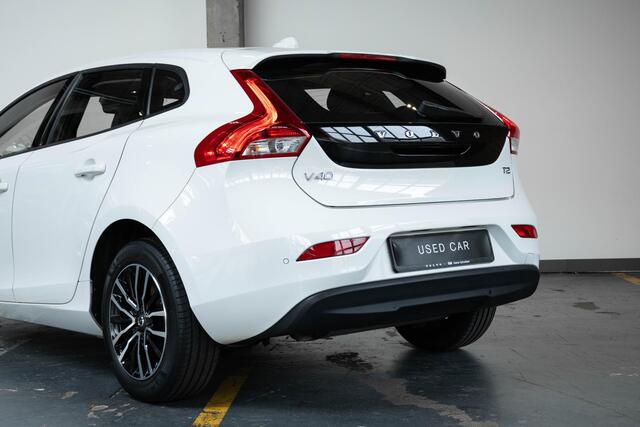 Volvo V40 T2 Automaat Polar+ | Parkeersensoren achter | Volvo on Call | Stoelverwarming | Dealeronderhouden | Navigatie | High perfomance audio | Climate control