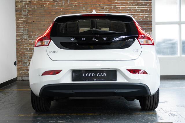 Volvo V40 T2 Automaat Polar+ | Parkeersensoren achter | Volvo on Call | Stoelverwarming | Dealeronderhouden | Navigatie | High perfomance audio | Climate control