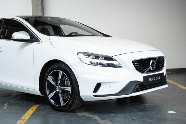 Volvo V40 T3 Automaat Polar+ Sport | Panoramadak | Stoelverwarming | Volvo on Call | Parkeercamera | Park assist Pilot | Keyless Entree | Parkeersensoren | Dealeronderhouden |