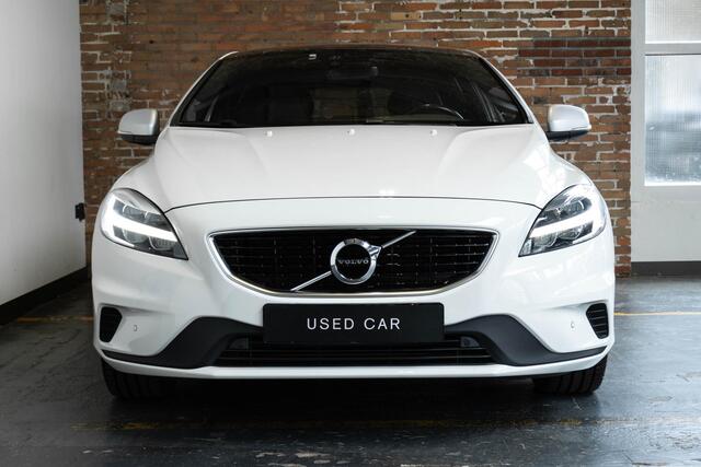 Volvo V40 T3 Automaat Polar+ Sport | Panoramadak | Stoelverwarming | Volvo on Call | Parkeercamera | Park assist Pilot | Keyless Entree | Parkeersensoren | Dealeronderhouden |