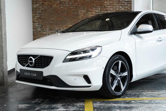 Volvo V40 T3 Automaat Polar+ Sport | Panoramadak | Stoelverwarming | Volvo on Call | Parkeercamera | Park assist Pilot | Keyless Entree | Parkeersensoren | Dealeronderhouden |