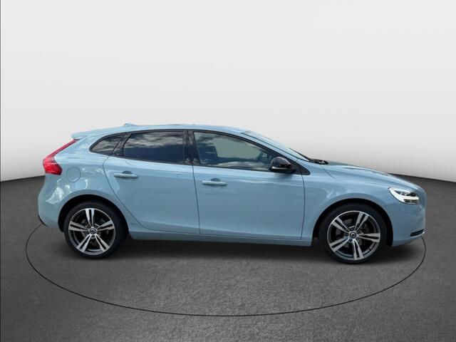 Volvo V40 2.0 T2 Nordic+ FACELIFT [ Radar Stoelverw. Trekhaak Nav ]