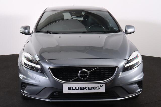 Volvo V40 T3 Polar+ Sport - AUTOMAAT - Panoramadak - Harman/Kardon audio - Parkeercamera achter - Verwarmde voorstoelen - Navigatie - Keyless entry - Extra getint glas - 17' LMV