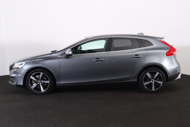 Volvo V40 T3 Polar+ Sport - AUTOMAAT - Panoramadak - Harman/Kardon audio - Parkeercamera achter - Verwarmde voorstoelen - Navigatie - Keyless entry - Extra getint glas - 17' LMV
