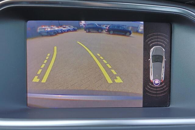 Volvo V40 T3 Polar+ Sport - AUTOMAAT - Panoramadak - Harman/Kardon audio - Parkeercamera achter - Verwarmde voorstoelen - Navigatie - Keyless entry - Extra getint glas - 17' LMV