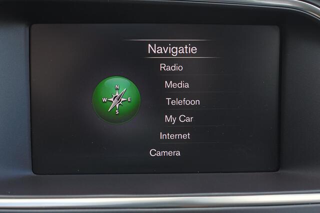 Volvo V40 T2 Polar+ - AUTOMAAT - Exterieur Styling-kit - Verwarmde voorstoelen - Volvo On Call - Parkeersensoren achter - High performance audio - 18' LMV