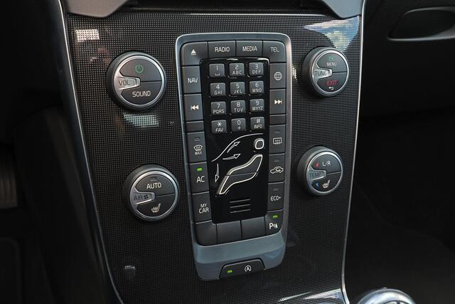 Volvo V40 T2 Polar+ - AUTOMAAT - Exterieur Styling-kit - Verwarmde voorstoelen - Volvo On Call - Parkeersensoren achter - High performance audio - 18' LMV