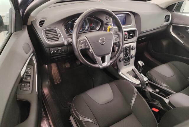 Volvo V40 2.0 T2 Nordic+ | Stand kachel | Stoel verwarming | LED | Volvo On Call | Parkeersensoren | High Performance audio |