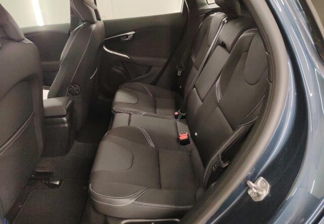 Volvo V40 2.0 T2 Nordic+ | Stand kachel | Stoel verwarming | LED | Volvo On Call | Parkeersensoren | High Performance audio |