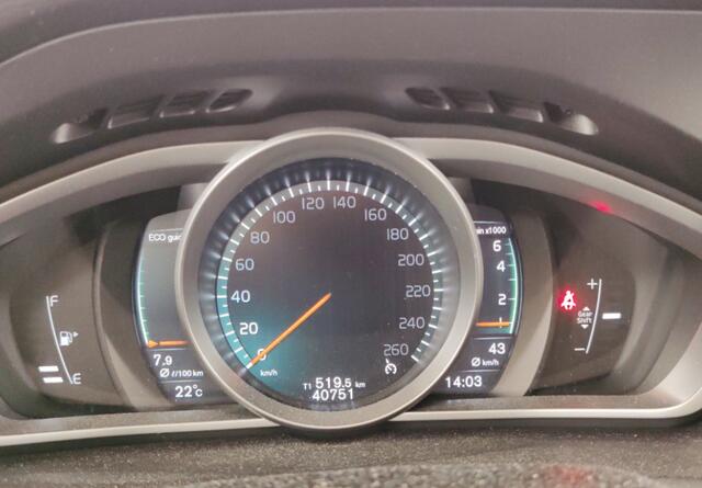 Volvo V40 2.0 T2 Nordic+ | Stand kachel | Stoel verwarming | LED | Volvo On Call | Parkeersensoren | High Performance audio |