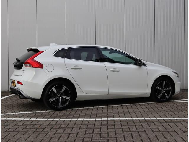 Volvo V40 2.0 T4 R-design | Panoramadak | Trekhaak | Camera | Org. Nederlands