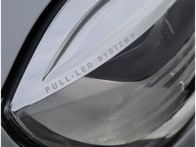 Volvo V40 2.0 T4 R-design | Panoramadak | Trekhaak | Camera | Org. Nederlands