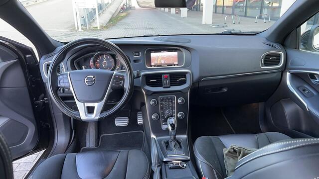 Volvo V40 1.5 T3 153pk Polar+ Sport / Panoramadak / Stoelverwarming / Camera / LED