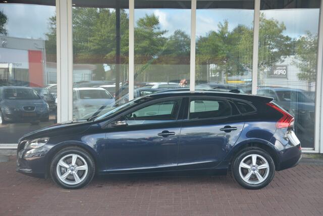 Volvo V40 2.0 D2 Kinetic Nette Volvo V40 onderhoudshistorie aanwezig laatste beurt bij 149000km met oa navigatie lmv voice command cruise control city cafety