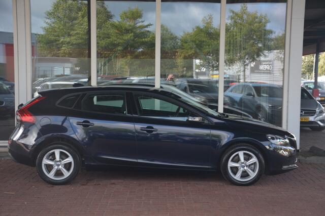 Volvo V40 2.0 D2 Kinetic Nette Volvo V40 onderhoudshistorie aanwezig laatste beurt bij 149000km met oa navigatie lmv voice command cruise control city cafety