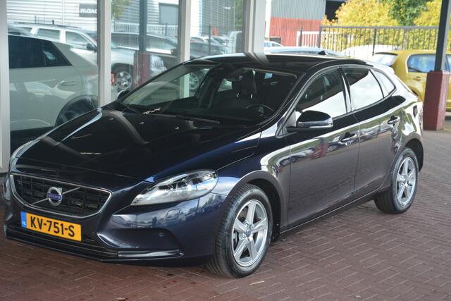 Volvo V40 2.0 D2 Kinetic Nette Volvo V40 onderhoudshistorie aanwezig laatste beurt bij 149000km met oa navigatie lmv voice command cruise control city cafety