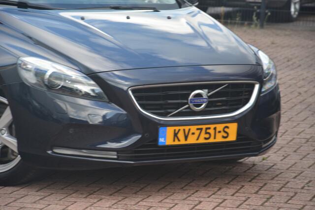 Volvo V40 2.0 D2 Kinetic Nette Volvo V40 onderhoudshistorie aanwezig laatste beurt bij 149000km met oa navigatie lmv voice command cruise control city cafety