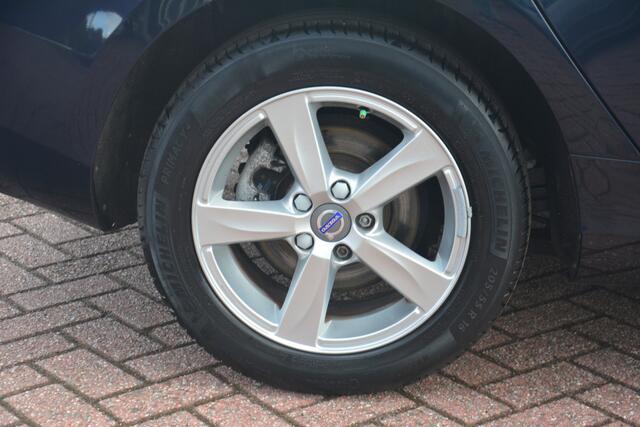Volvo V40 2.0 D2 Kinetic Nette Volvo V40 onderhoudshistorie aanwezig laatste beurt bij 149000km met oa navigatie lmv voice command cruise control city cafety