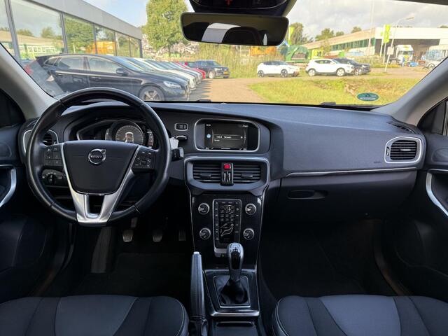 Volvo V40 2.0 T2 Nordic+ | Trekhaak | Standkachel | Volvo on Call | Stoelverwarming | Business pack connect | Cruise control | elektrische voorruit verwarming |