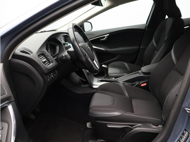 Volvo V40 2.0 T2 Nordic+ / Trekhaak / Standkachel / Stoelverwarming / Parkeersensoren Achter / All-Seasonbanden / Cruise Control /