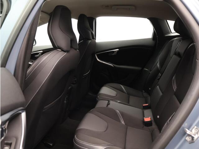Volvo V40 2.0 T2 Nordic+ / Trekhaak / Standkachel / Stoelverwarming / Parkeersensoren Achter / All-Seasonbanden / Cruise Control /