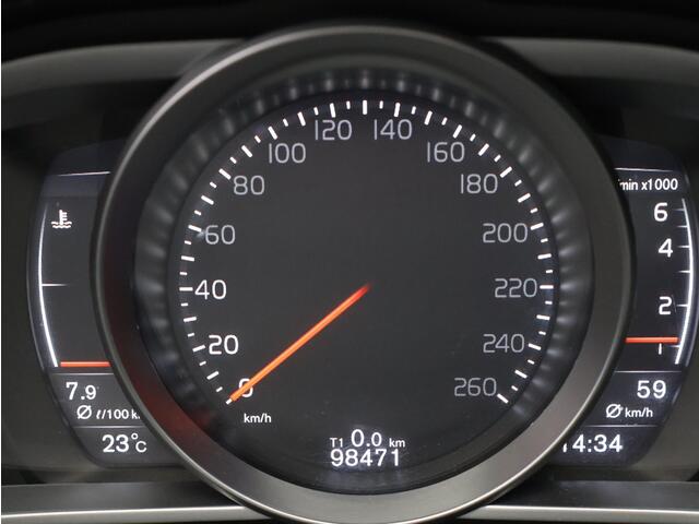 Volvo V40 2.0 T2 Nordic+ / Trekhaak / Standkachel / Stoelverwarming / Parkeersensoren Achter / All-Seasonbanden / Cruise Control /