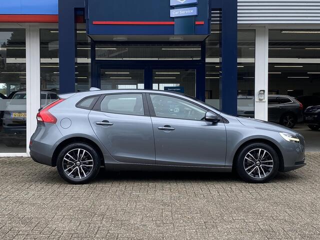 Volvo V40 2.0 T2 Nordic+ / NL-Auto / Dealer-Onderhouden / Interieur-Voorverwarmingsinstallatie / Standkachel / Cruise-Control / Climate-Control / Stoelverwarming / Adaptieve-Koplampen / LED / Verwarmde-Voorruit / Radio-Bluetooth / Navi / Armsteun-V+A / PDC-Achter /