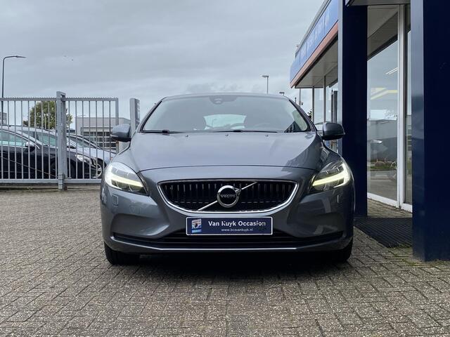 Volvo V40 2.0 T2 Nordic+ / NL-Auto / Dealer-Onderhouden / Interieur-Voorverwarmingsinstallatie / Standkachel / Cruise-Control / Climate-Control / Stoelverwarming / Adaptieve-Koplampen / LED / Verwarmde-Voorruit / Radio-Bluetooth / Navi / Armsteun-V+A / PDC-Achter /