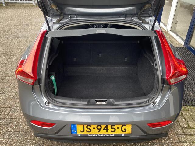 Volvo V40 2.0 T2 Nordic+ / NL-Auto / Dealer-Onderhouden / Interieur-Voorverwarmingsinstallatie / Standkachel / Cruise-Control / Climate-Control / Stoelverwarming / Adaptieve-Koplampen / LED / Verwarmde-Voorruit / Radio-Bluetooth / Navi / Armsteun-V+A / PDC-Achter /