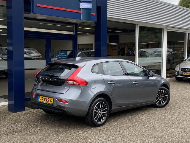 Volvo V40 2.0 T2 Nordic+ / NL-Auto / Dealer-Onderhouden / Interieur-Voorverwarmingsinstallatie / Standkachel / Cruise-Control / Climate-Control / Stoelverwarming / Adaptieve-Koplampen / LED / Verwarmde-Voorruit / Radio-Bluetooth / Navi / Armsteun-V+A / PDC-Achter /