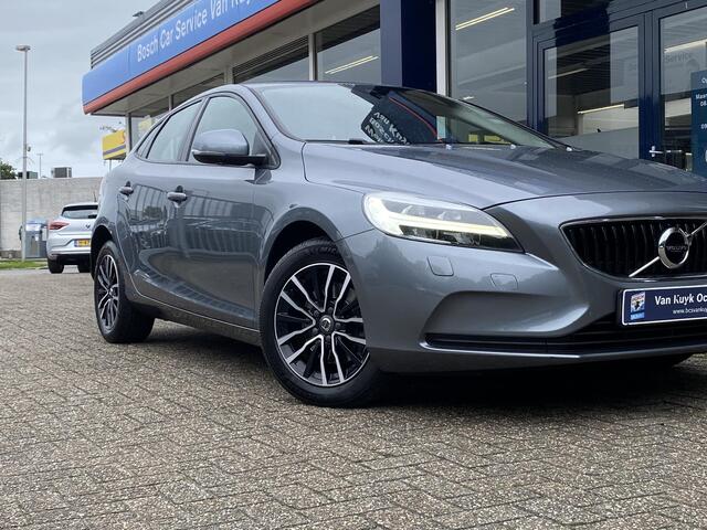Volvo V40 2.0 T2 Nordic+ / NL-Auto / Dealer-Onderhouden / Interieur-Voorverwarmingsinstallatie / Standkachel / Cruise-Control / Climate-Control / Stoelverwarming / Adaptieve-Koplampen / LED / Verwarmde-Voorruit / Radio-Bluetooth / Navi / Armsteun-V+A / PDC-Achter /