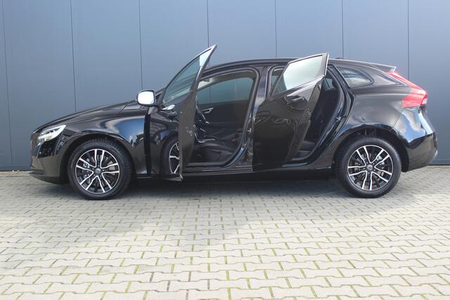 Volvo V40 1.5 T2 Polar+ | Incl. 12 maanden garantie | Automaat | Trekhaak | Navigatie | Bluetooth | Lichtmetalen velgen | Stoelverwarming | Parkeersensoren | Cruise control